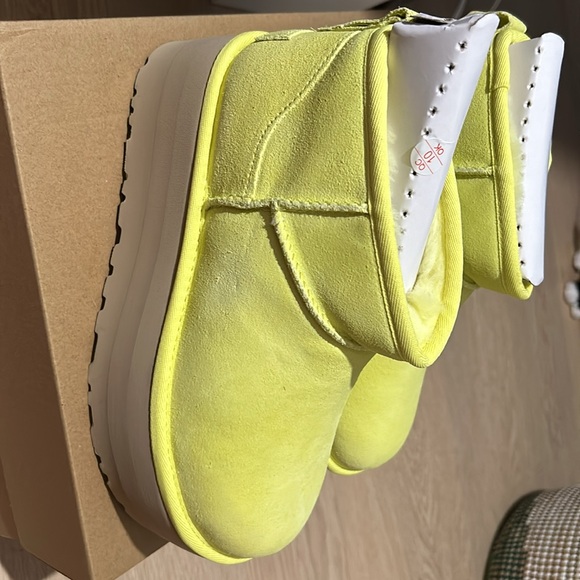 Ugg classic ultra mini platform boots in Pearfect yellow - Picture 2 of 6